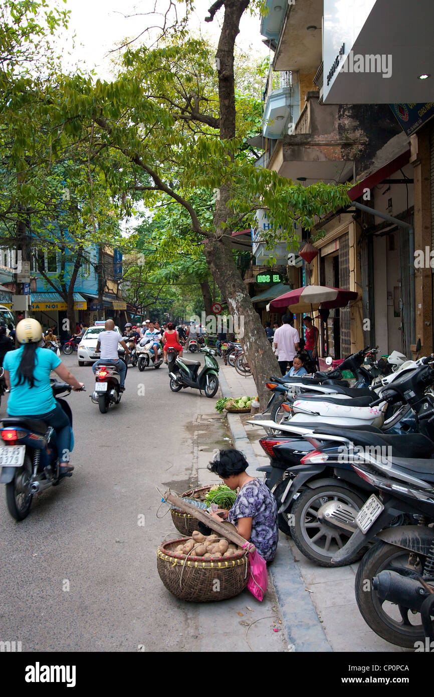 Eine typische Straßenszene in Hanoi, Vietnam Stockfoto