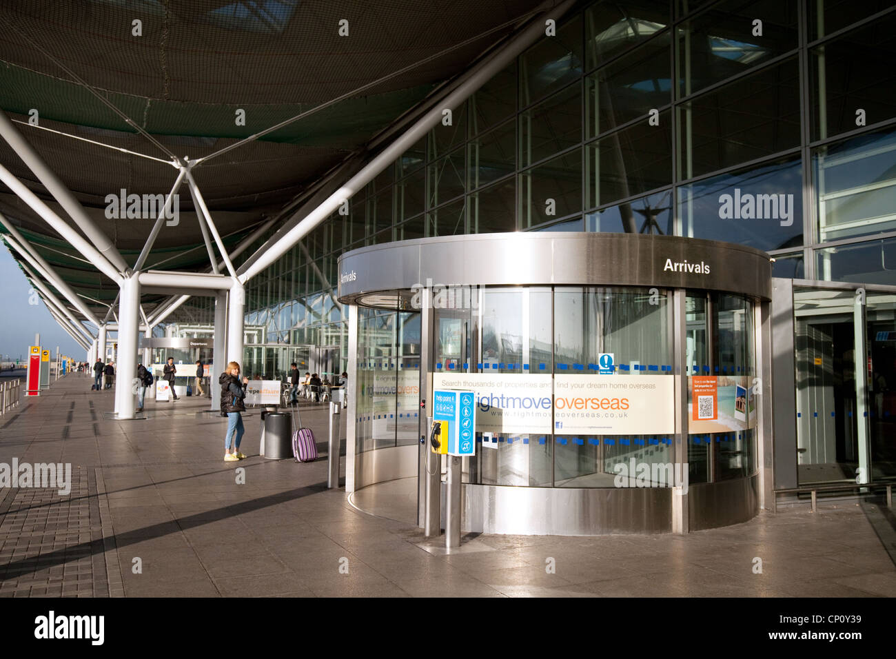 Terminaleingang, Stansted Flughafen Essex UK Stockfoto