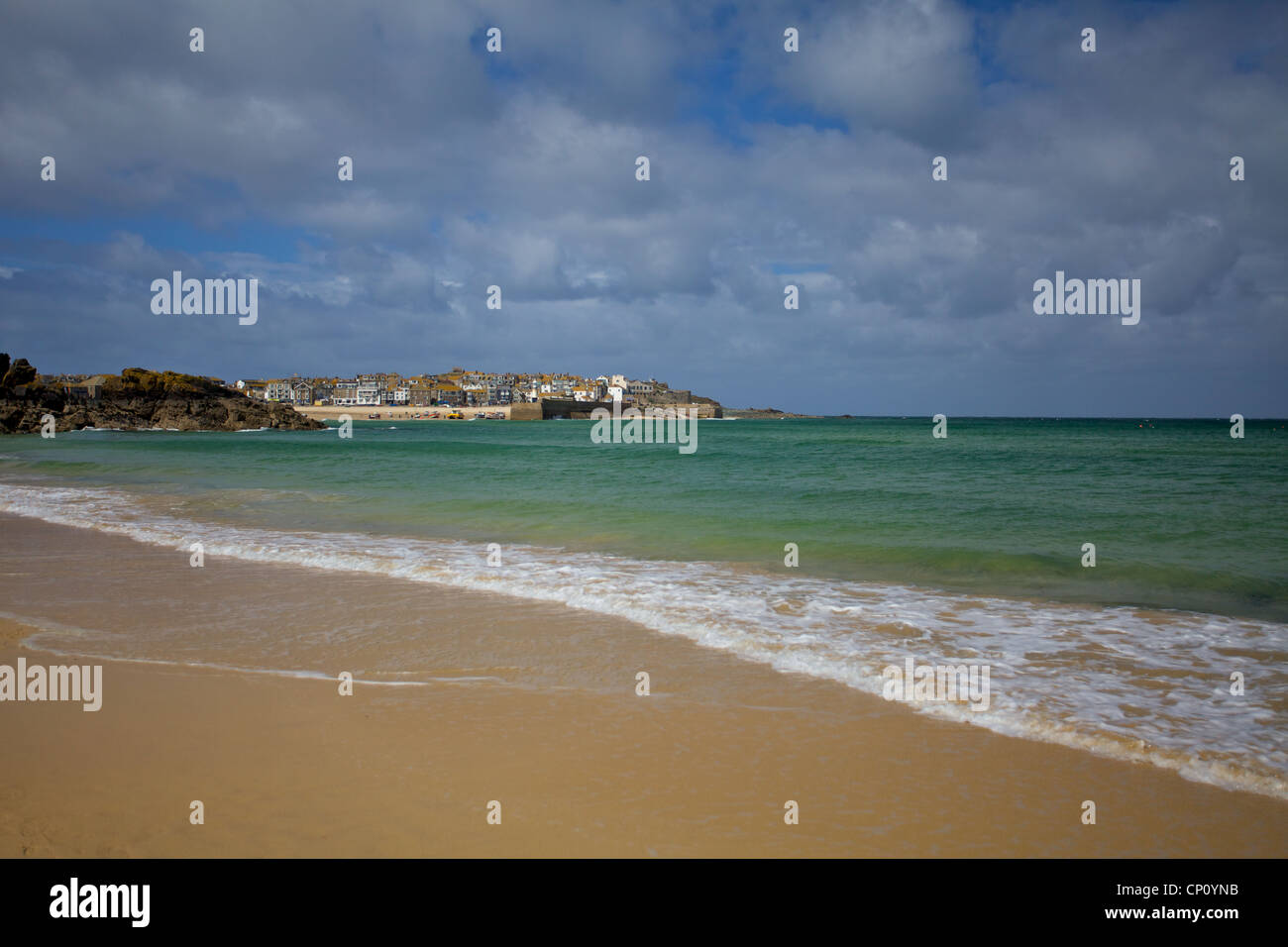 Ein Blick über Porthminster Strand, mit Blick in Richtung St.Ives - St.Ives, Cornwall Stockfoto