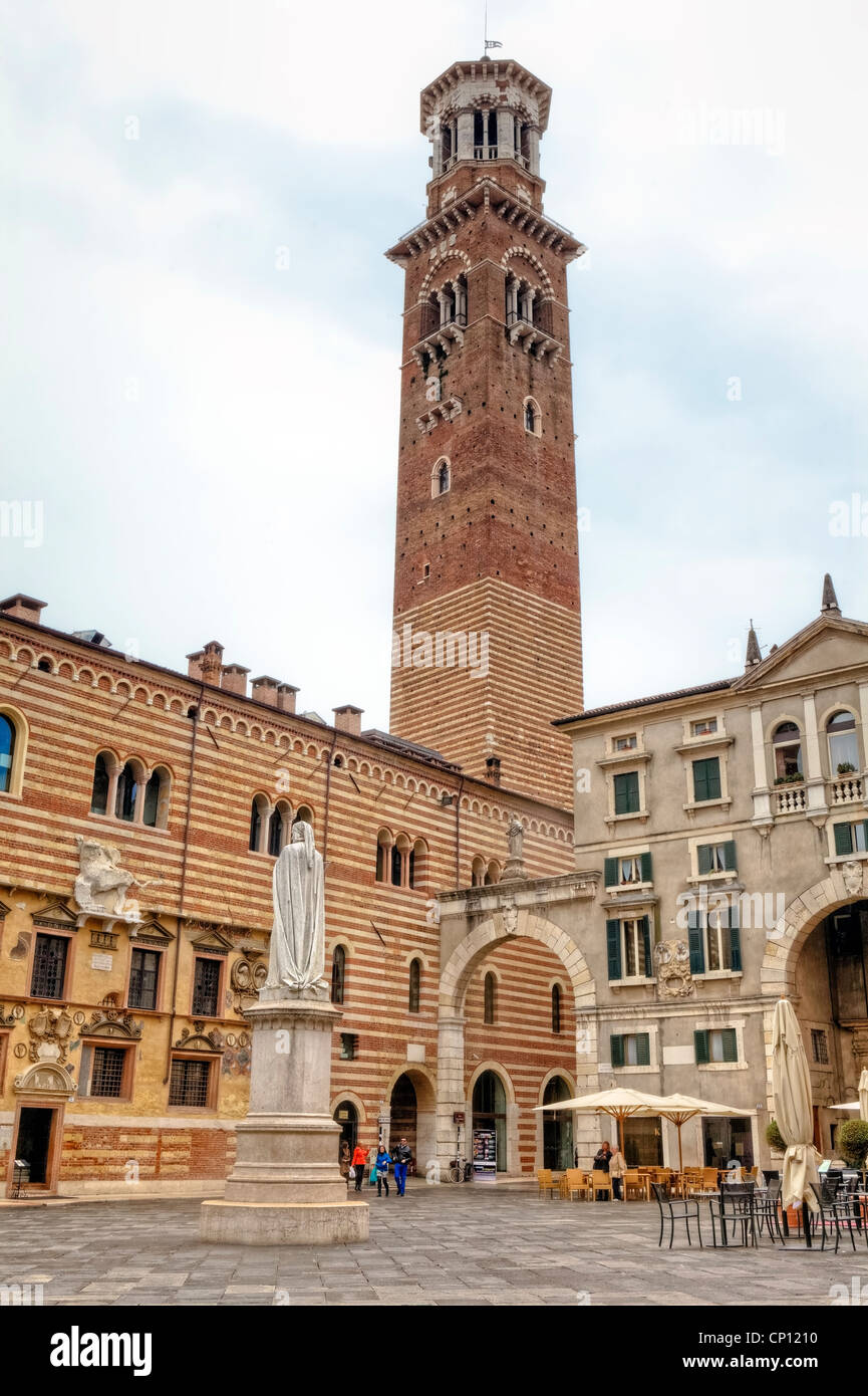 Torre dei Lamberti, Piazza dei Signori, Verona, Veneto, Italien Stockfoto
