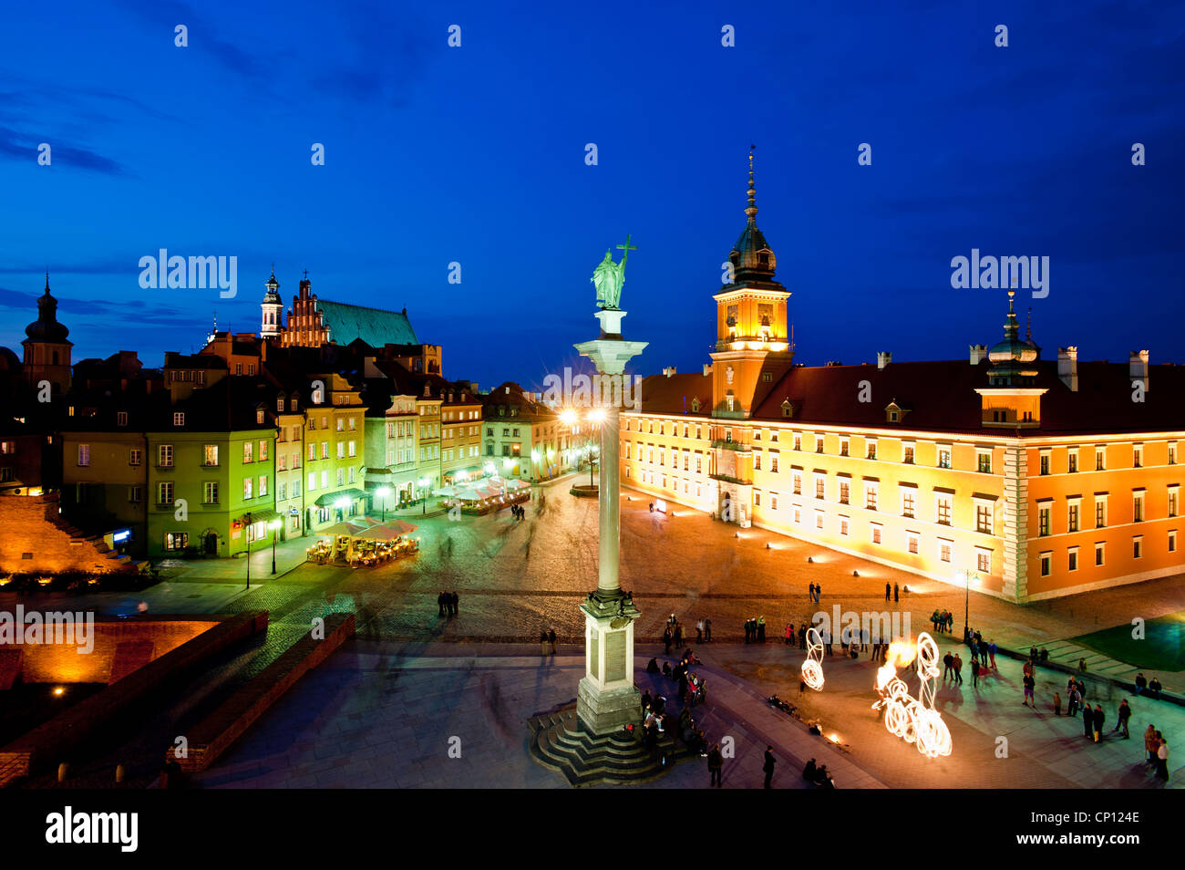 Blick auf Altstadt bei Nacht, Warschau, Polen Stockfoto