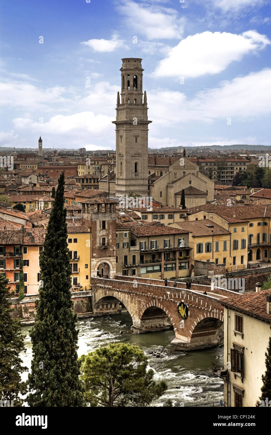 Ponte Pietra, Kathedrale, Verona, Veneto, Italien Stockfoto