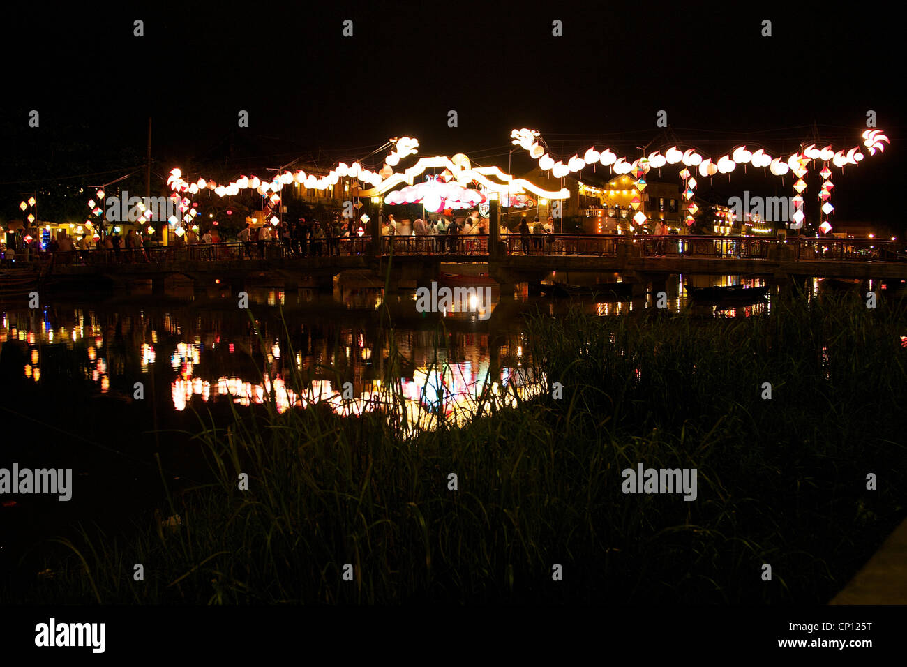 Eine Nacht Zeit Blick auf die Brücke von Hoi An nach Hoi an, Vietnam. Stockfoto