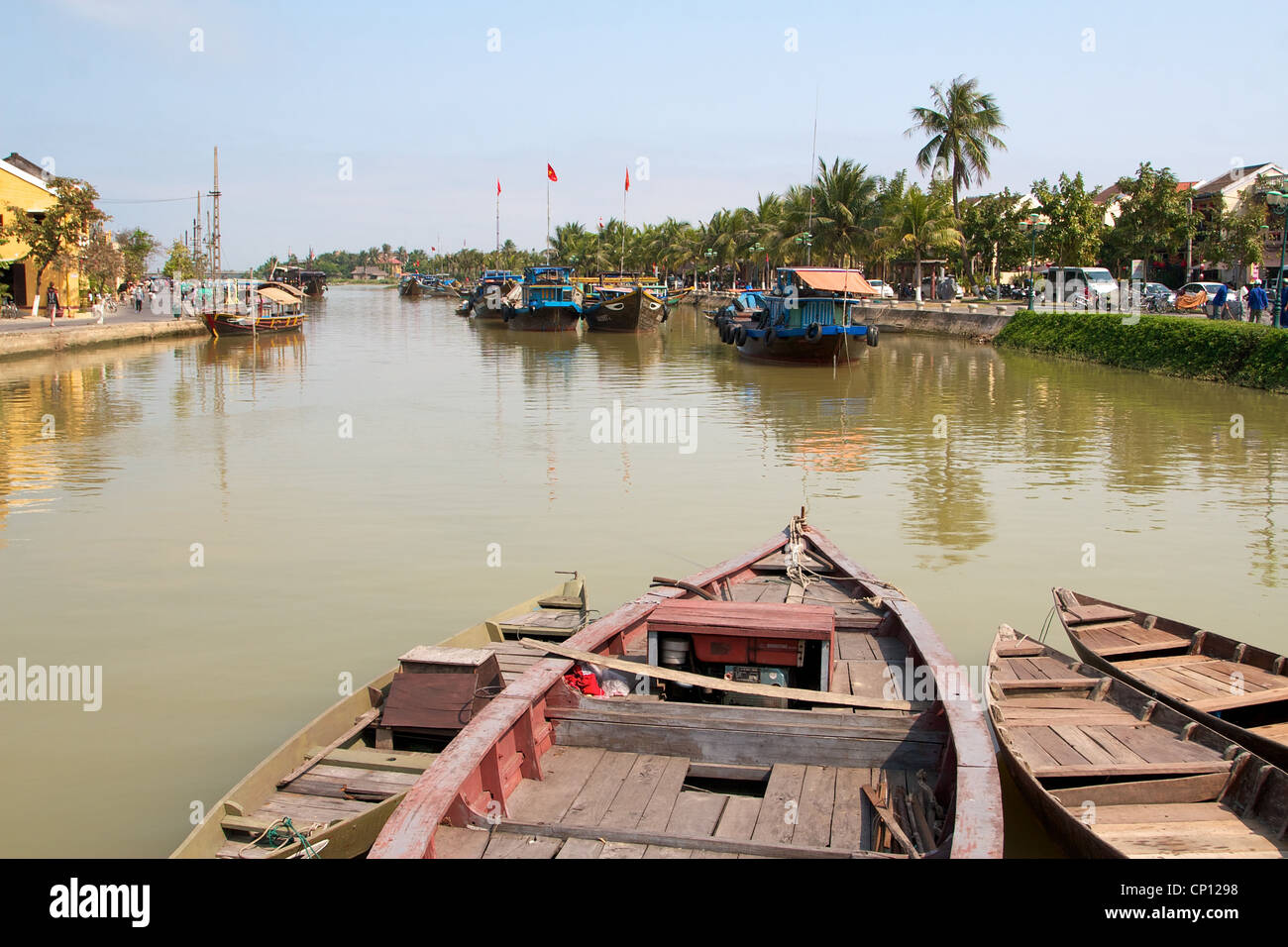 Angelboote/Fischerboote im Hafen in Hoi an, Vietnam. Stockfoto