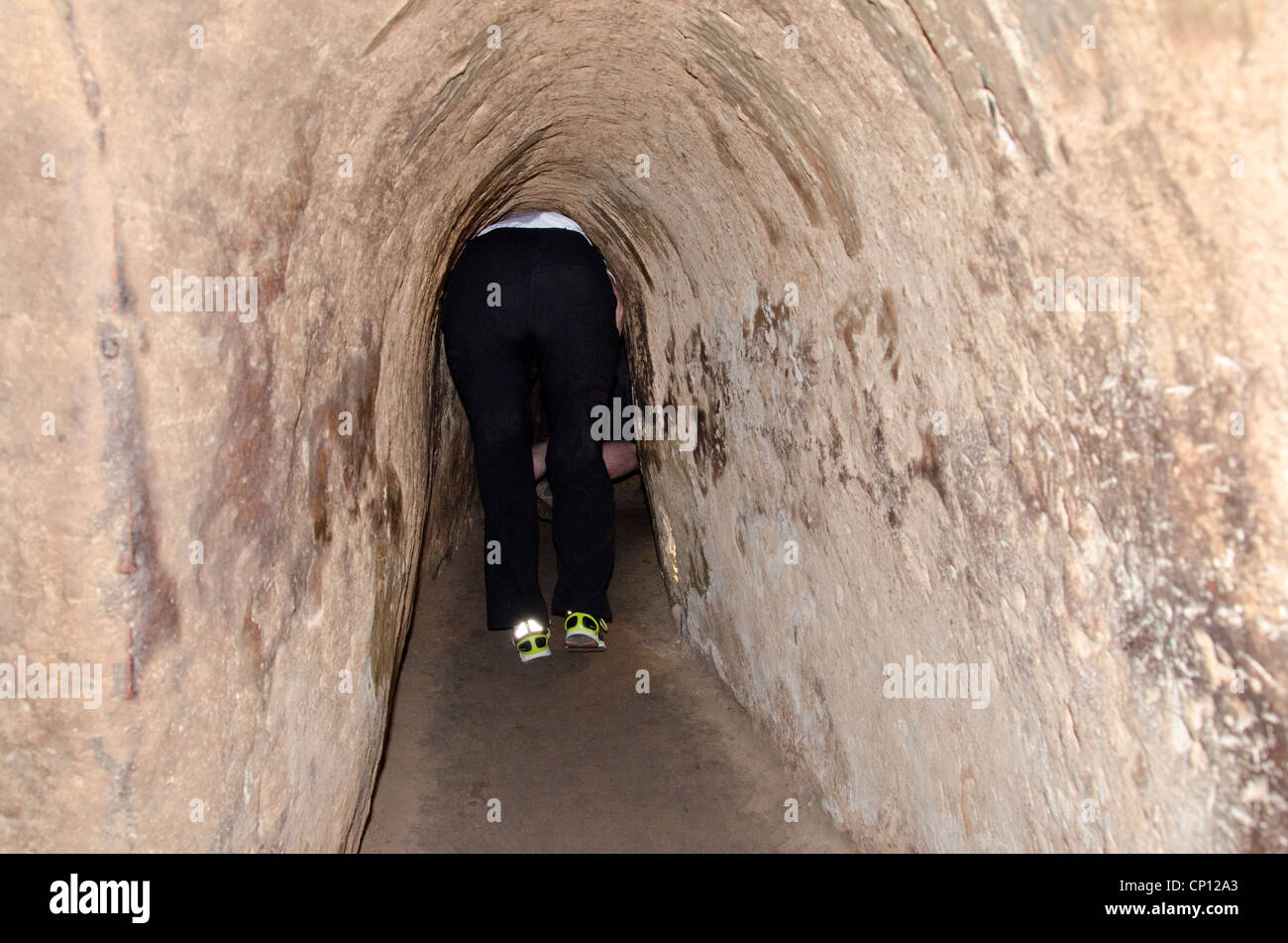 Vietnam Cu Chi. Cu Chi Tunnel, 200 km lange Tunnel Komplex während des Vietnam Krieges verwendet. in winzigen unterirdischen Tunnel. Stockfoto