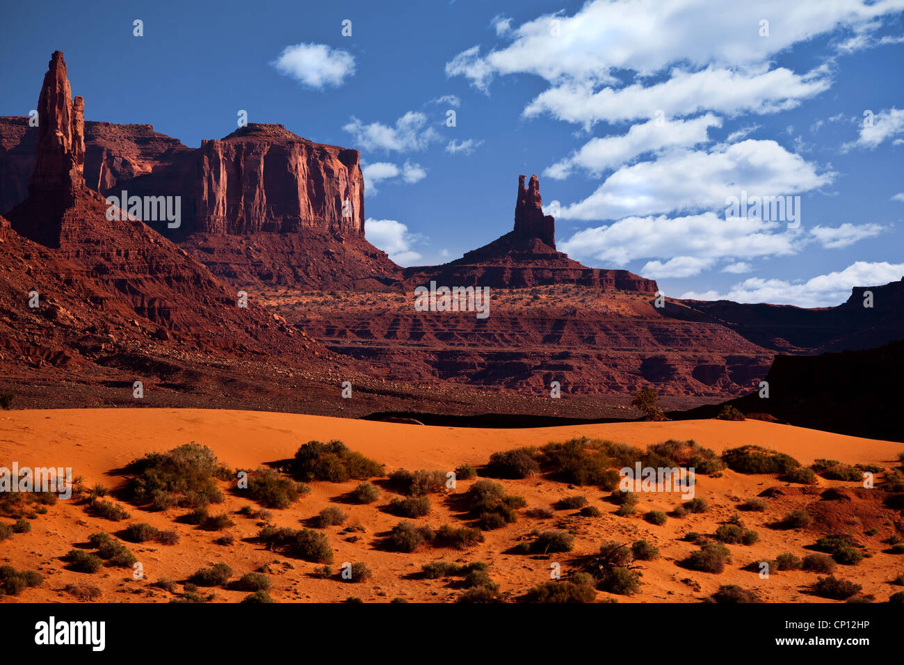 Monument Valley in Arizona, The Red Rock Buttes, genannt auch Fäustlinge Stockfoto