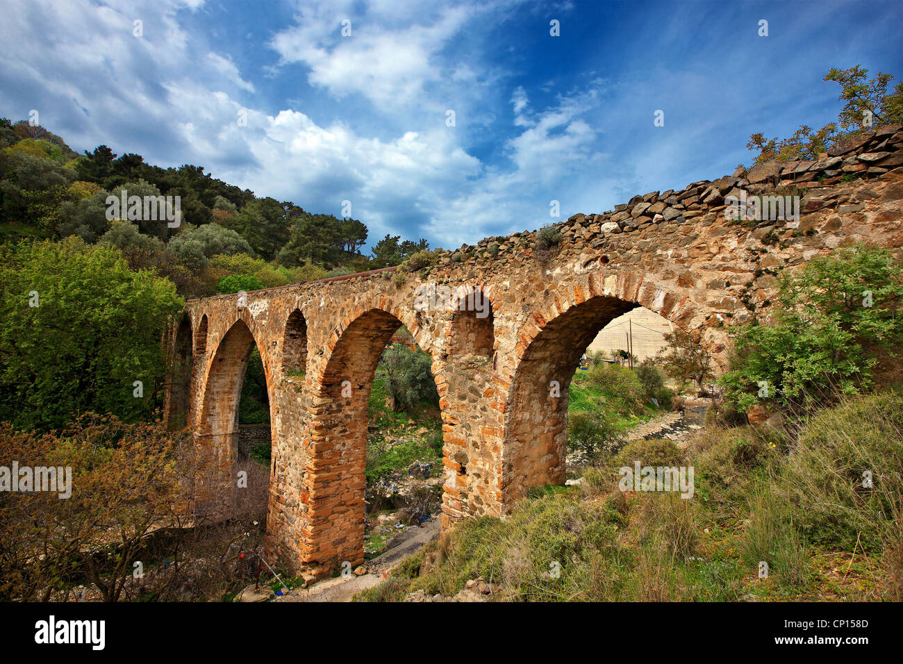 Bekannt als "The Maiden Brücke", ist dies ein Aquädukt des römischen oder byzantinischen Epoche, in der Nähe von Chios Stadt, Insel Chios, Griechenland. Stockfoto