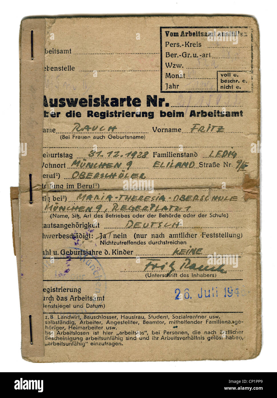 Dokumente, Einschreibekarte des öffentlichen Vermittlungsservice, ausgestellt für den Münchner Gymnasiaisten Friedrich (Fritz) Rauch, Seite 1: Persönliche Daten, Personalausweis, Arbeit, Arbeitsamt, Büro, Austausch, Beschäftigung, Arbeit, Redundanz, Arbeitsaustausch, Arbeitsleben, Berufsleben, Agentur, Büro, Verwaltungsbüro, Abteilung, Verwaltungsorgane, Nachkriegszeit, Nachkriegszeit, Nachkriegszeit, Nachkriegszeit, Nachkriegszeit, Bayern, Deutschland, 20. Jahrhundert, historisch, 1940er, 40er Jahre, Dokument, Zusatzrechte-Clearences-nicht vorhanden Stockfoto