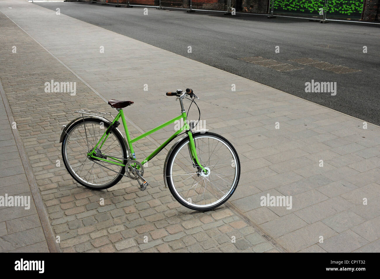 Solido Sport Fahrrad Straßenmotorrad auf Bürgersteig Stockfoto