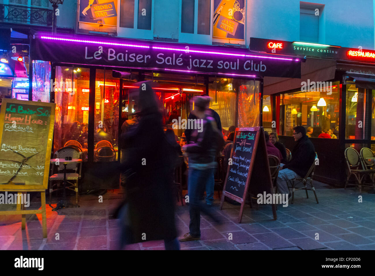 Paris Frankreich Franzosisch Jazz Club Nachtclub Vorderer Schild Ausserhalb In Les Halles Bezirk Le Baiser Sale Jazz Soul Club In Der Nacht Stockfotografie Alamy