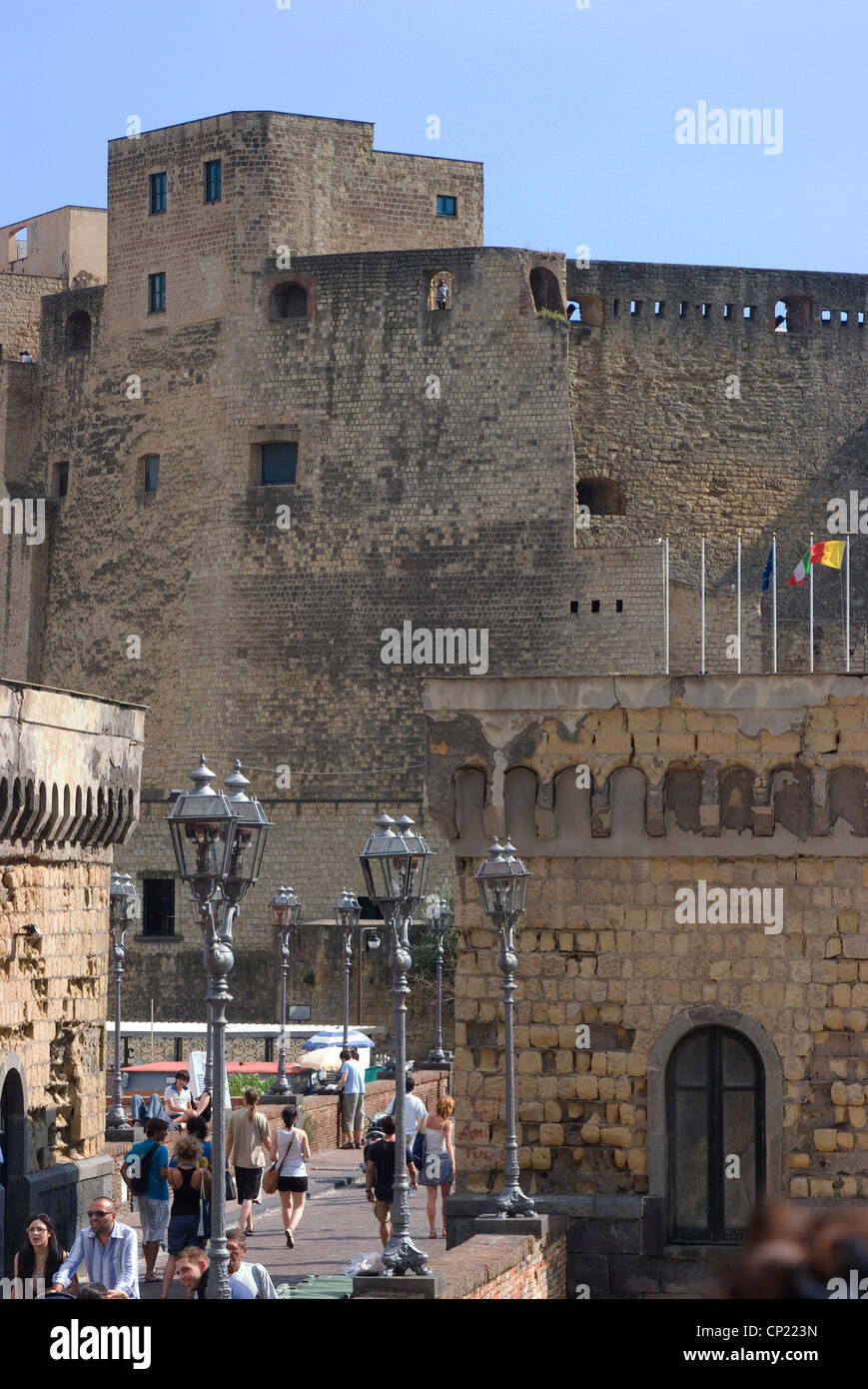 Detail der Einfahrt in das 15. Jahrhundert Castel OVO (Ei-Schloß), Neapel, Kampanien, Italien, Europa Stockfoto