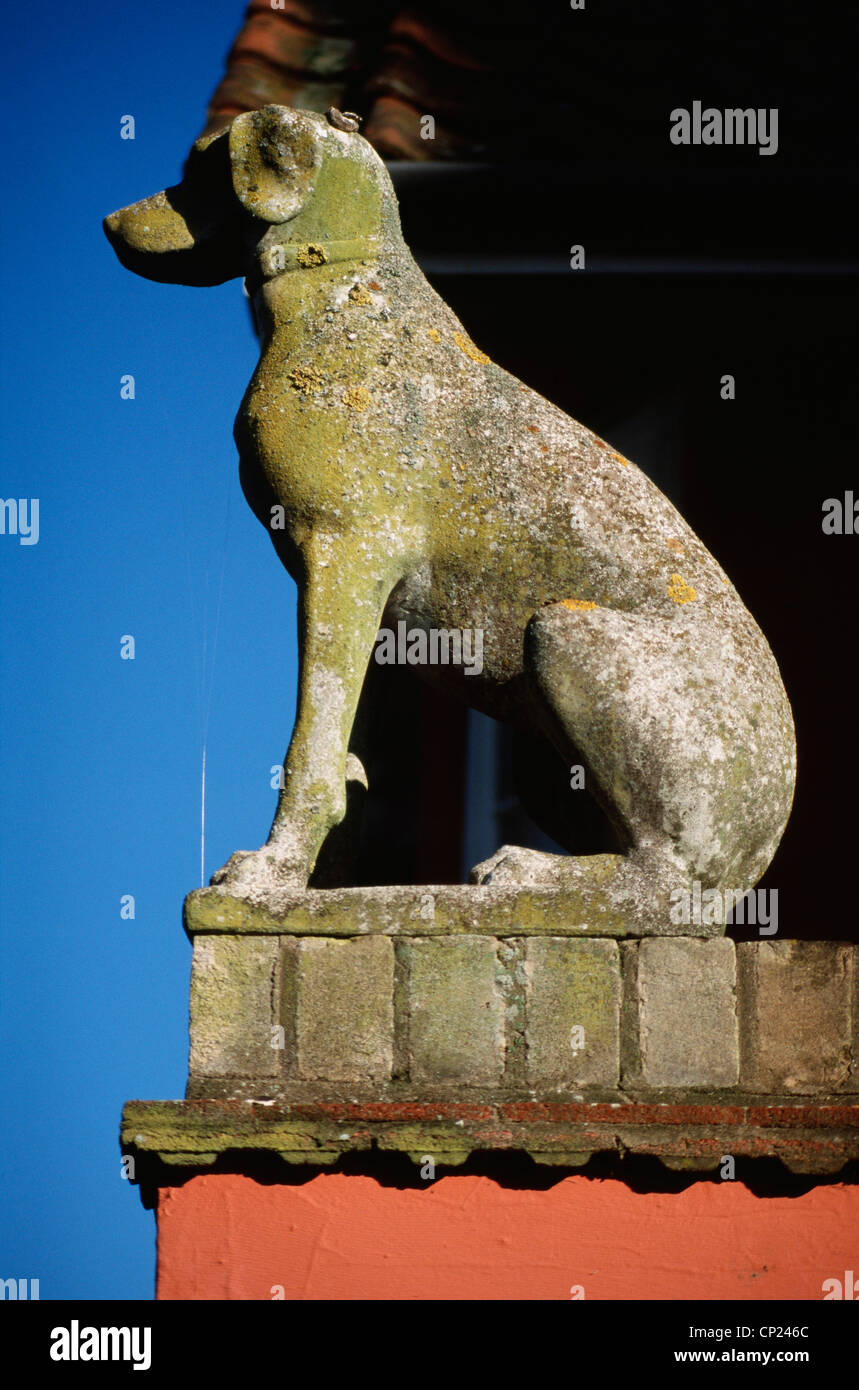 Garten Skulptur - Stein Windhund Stockfoto