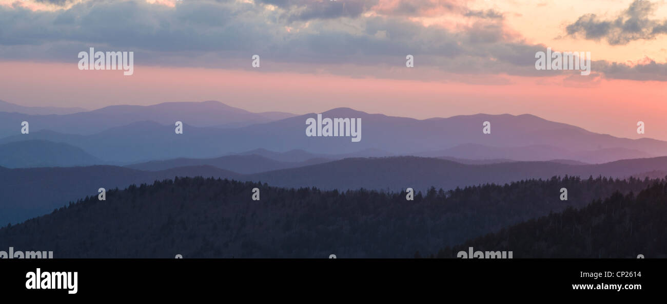 Sonnenuntergang über den Smoky Mountains vom Clingmans Dome in der Great-Smoky-Mountains-Nationalpark-Tennessee Stockfoto