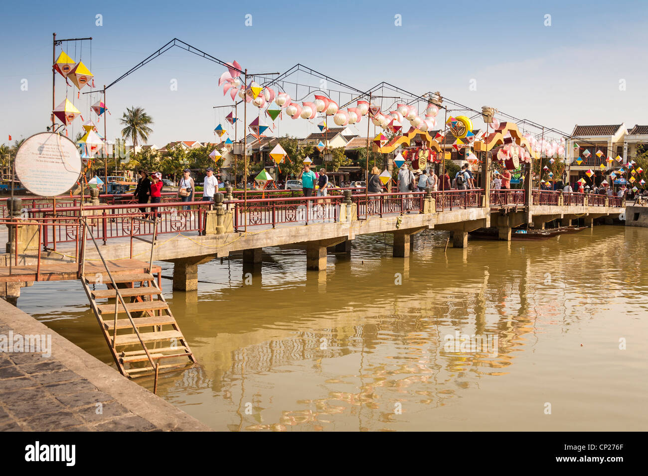 Ein Hoi an Fußgänger Fußgängerbrücke über Thu Bon Fluss, Hoi An, Provinz Quang Nam, Vietnam Stockfoto
