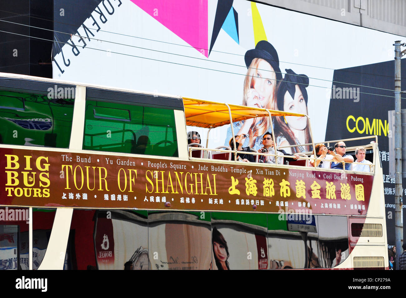 Die Shanghai Big Bus Tour rund um Shanghai. Stockfoto