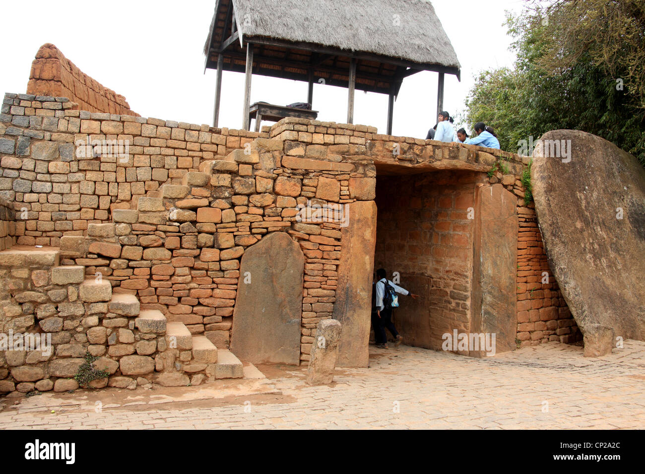 Eines der sieben Tore zur Königin des Compound, Ambohimanga in der Nähe von Antananarivo, Madagaskar, Afrika. Stockfoto