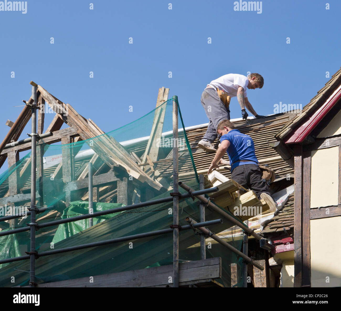 Dachdecker Holz Dachsanierung Kent Peg Fliesen Stockfoto