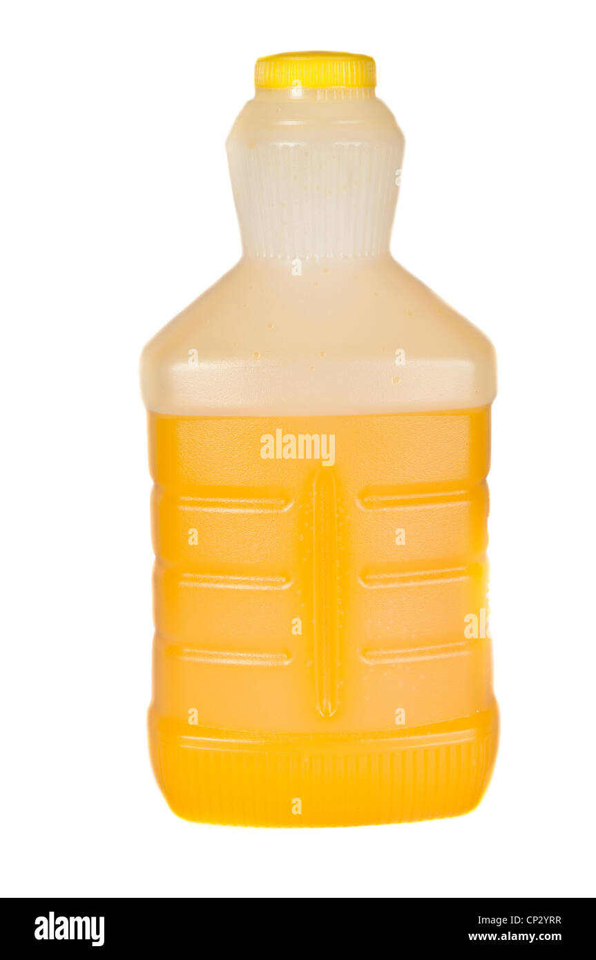 Orangensaft in einer Flasche auf weißem Hintergrund Stockfoto