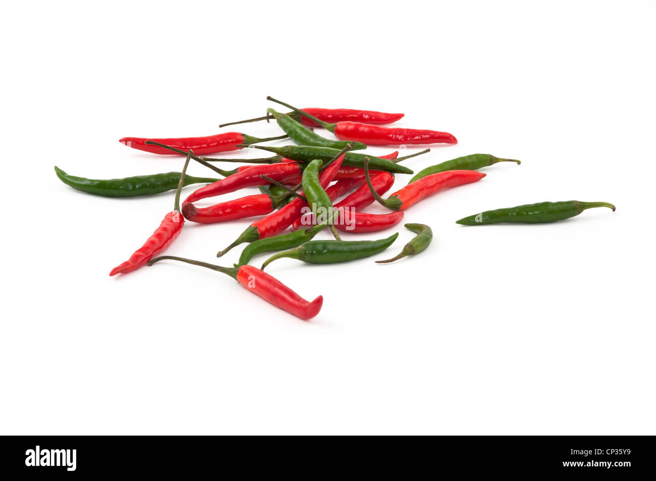 CAPSICUM ANNUUM ROT GRÜNE CHILIPFEFFER GEMISCHT Stockfoto