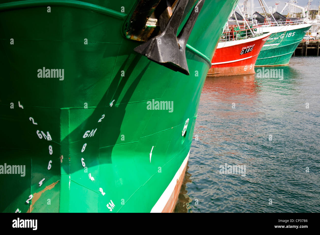 Fischtrawler im Hafen Stockfoto