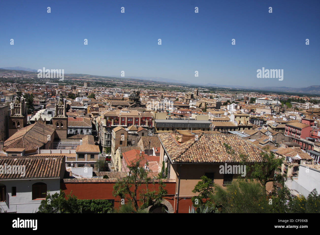 Mit Blick auf die Stadt von Granada in Spanien von der Alhambra. Stockfoto