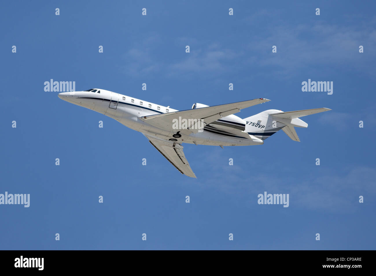 Eine Cessna 750 (N750VP) startet vom Flughafen Los Angeles zum 24. April 2012. Es ist das schnellste zivile Flugzeug mach.92 gemacht. Stockfoto