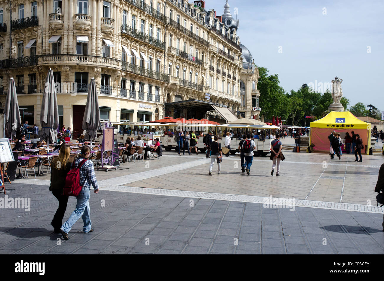 Leben auf Montpellier prächtigen Place De La Comedie, das Herz der Stadt. Stockfoto