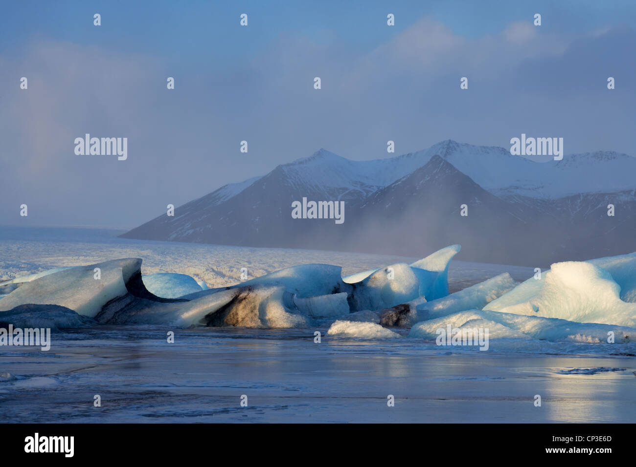 Eis-Skulptur an der Küste der Gletscherlagune Jökulsárlón in Island Stockfoto