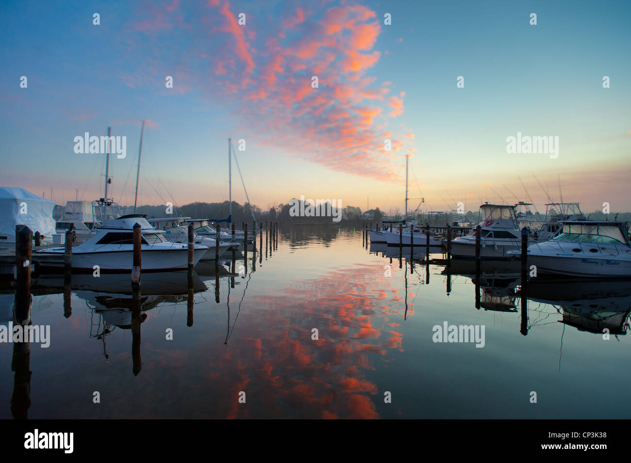 Wassersportler Boote angedockt an der Mündung des Flusses Patuxent an der Chesapeake Bay Stockfoto