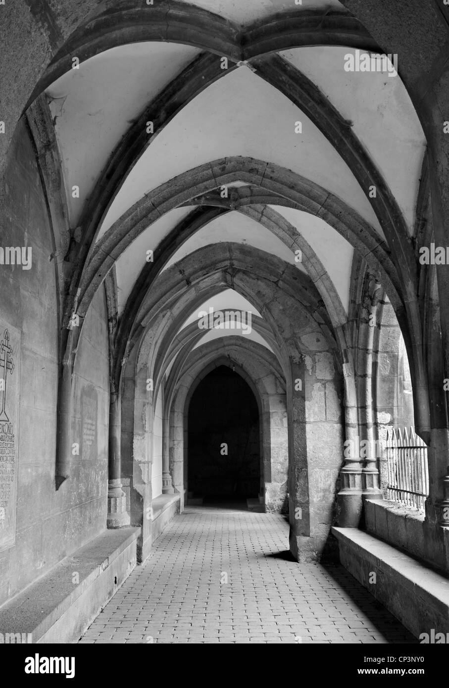 Slowakei - Hronsky Benadik - gotische Korridor des Atrium - altes Benediktinerkloster Stockfoto