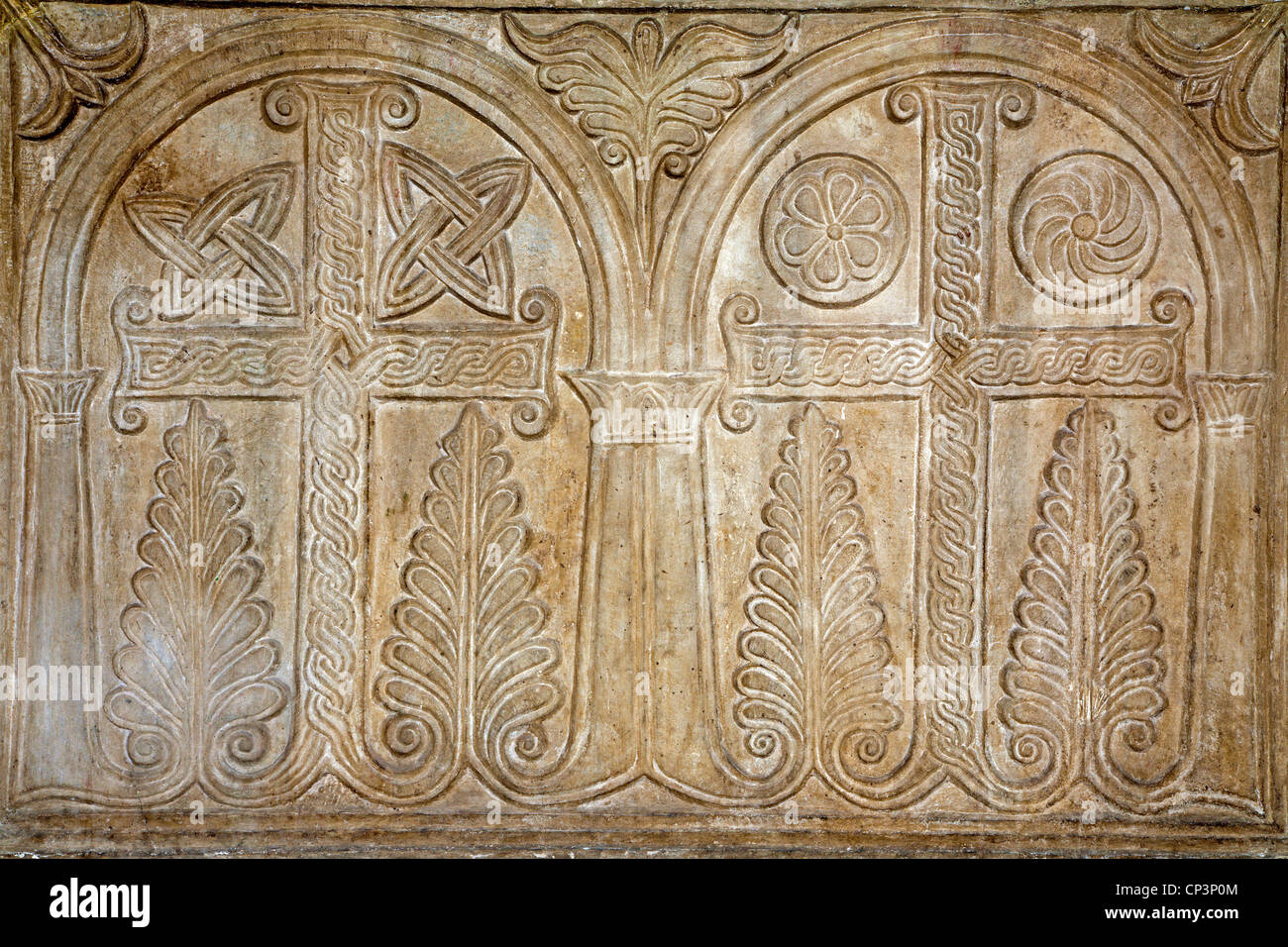 Rom - Kreuz und Baum - Symbol der Leben-Jesu - Kirche Santa Sabina Stockfoto