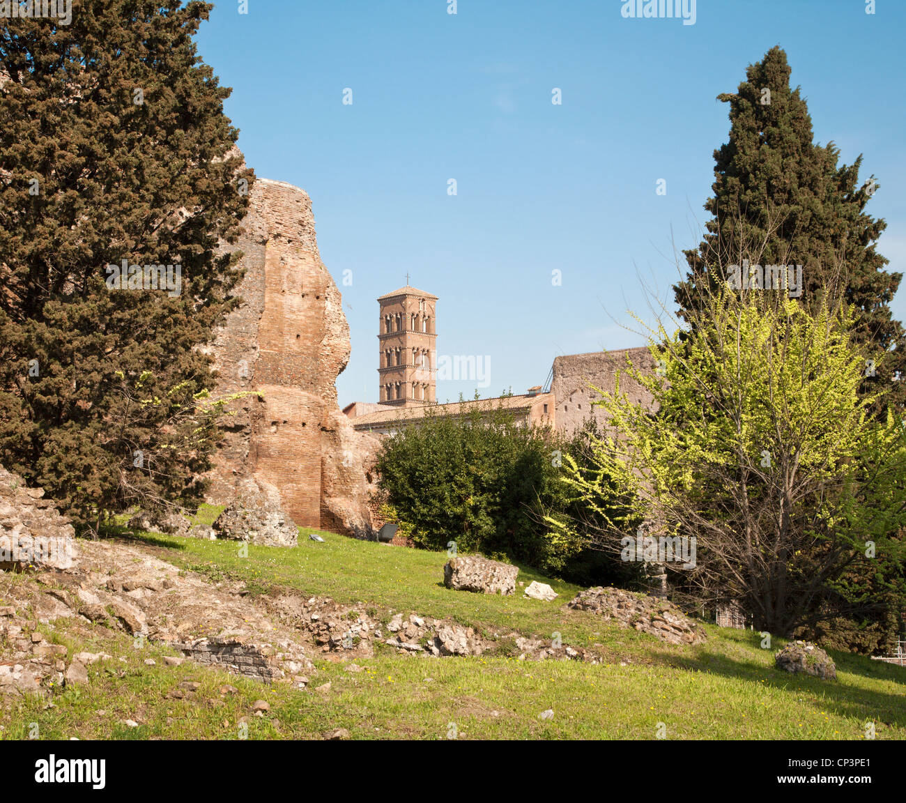 Rom - Palatin und Turm von Santa Francesca Romana Kirche Stockfoto