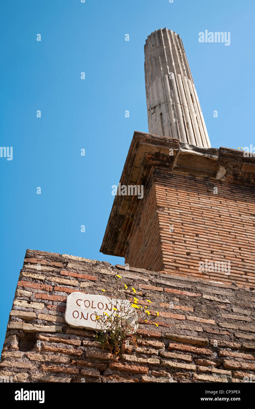 Rom - Spalte vom Forum Romanum und Himmel Stockfoto