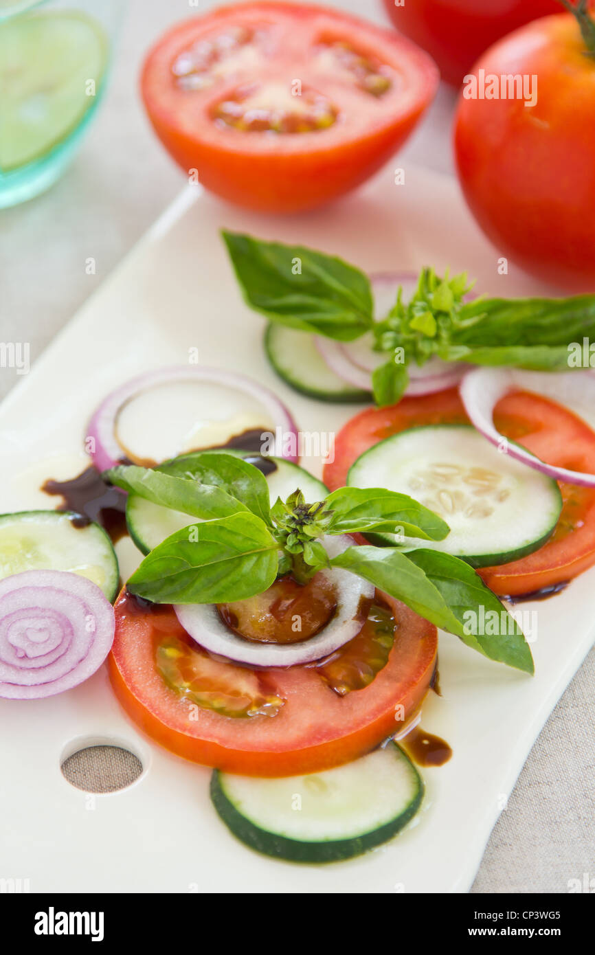 Tomaten-Basilikum Salat [Antipasti] Stockfoto