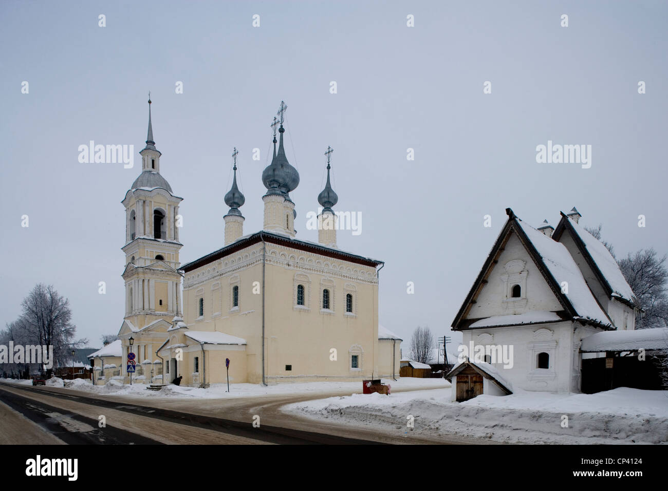 Russland Golden Ring Susdal Liebfrauenkirche von Smolensk (1696-1707) Bell (18. Jahrhundert), nur Stadthaus von Anfang Stockfoto