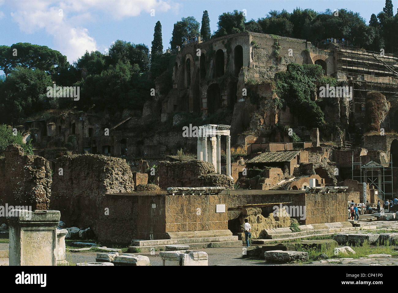 LAZIO ROMA. FORUM Romanum, Tempel des Divus Julius (29 AC) Stockfoto