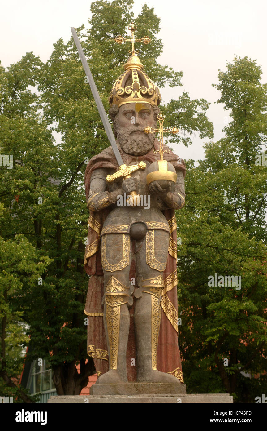 Roland statue in wedel -Fotos und -Bildmaterial in hoher Auflösung – Alamy