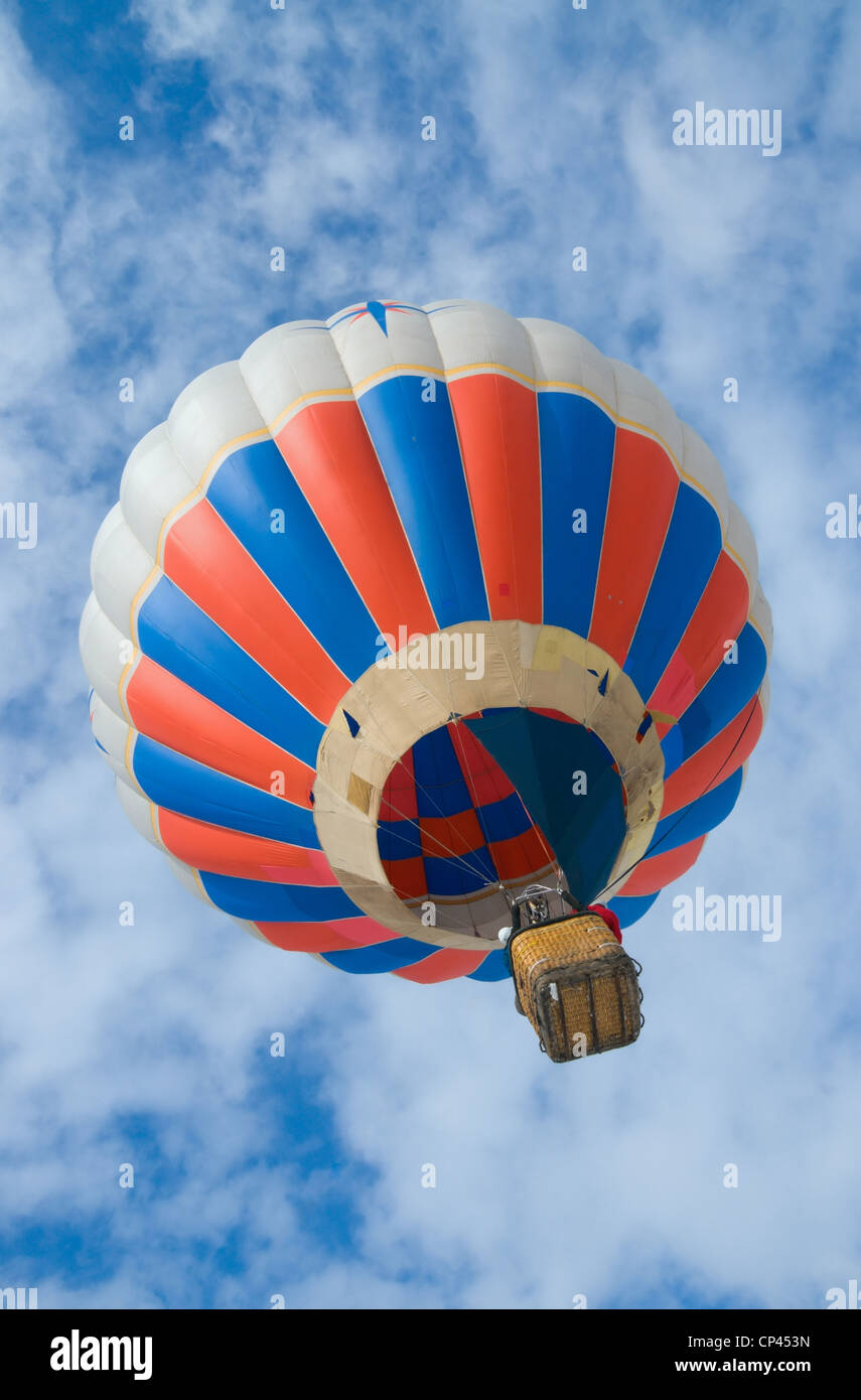 Thermische Luftballon Montgolfiere in fliegen Stockfoto