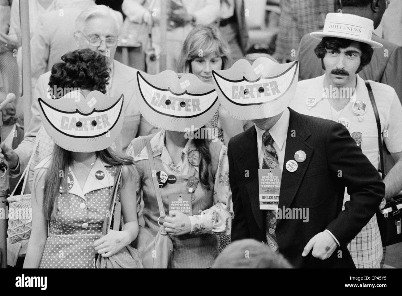 Delegierten mit Jimmy Carter Lächeln Masken bei den demokratischen National Convention New York City. 15. Juli 1976. Stockfoto