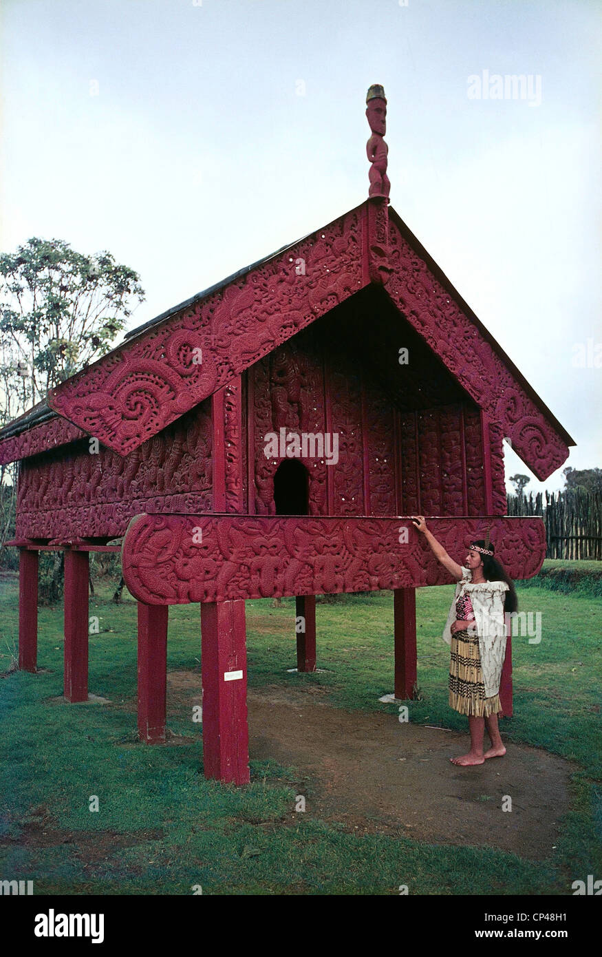 Neuseeland - Nordinsel - rund um Rotorua - Dorf Whakarewarewa Maori Frau. Stockfoto