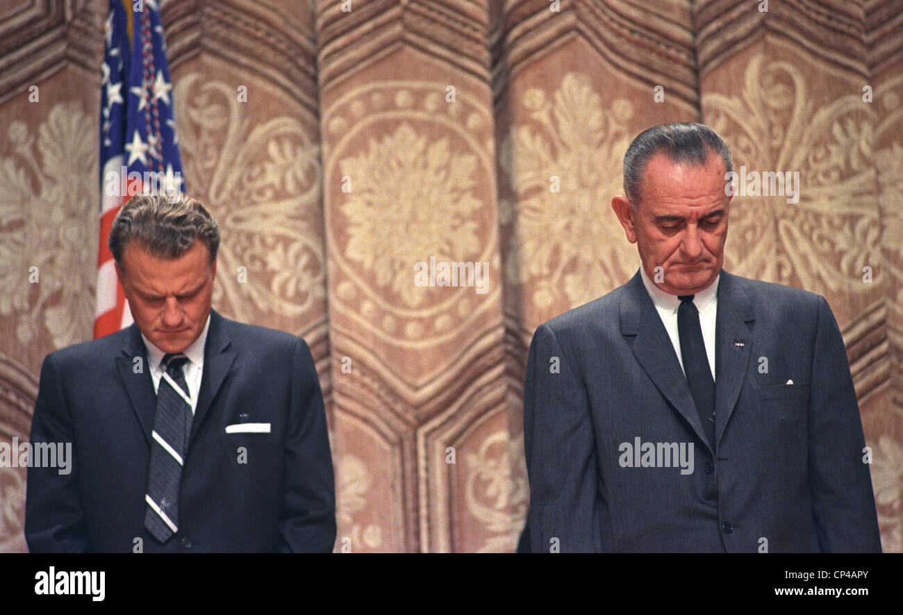 Presidential Gebetsfrühstück. Pfr. Billy Graham und Präsident Lyndon Johnson im Gebet an den Shoreham Hotel, Washington, DC. Stockfoto