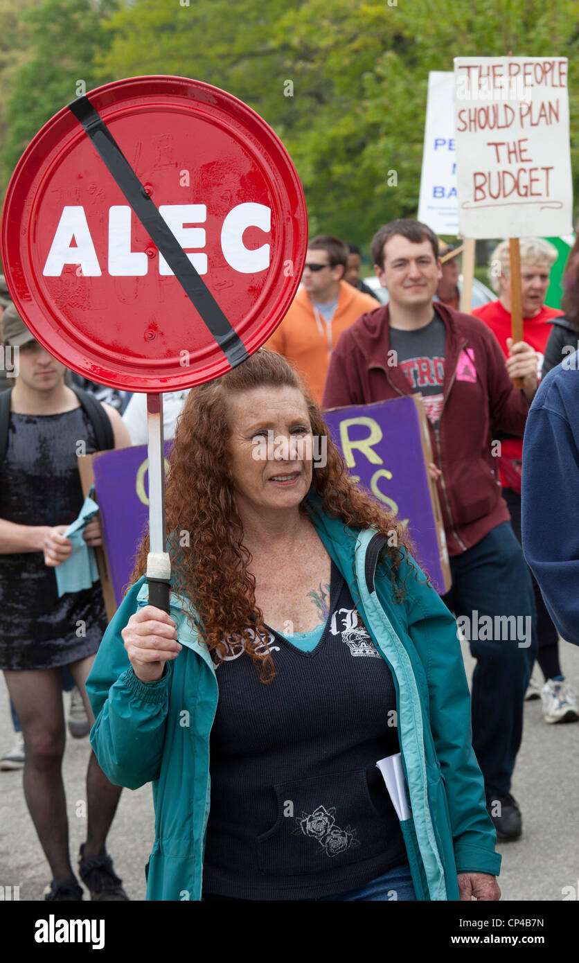 Ein Protest gegen die American Legislative Exchange Council war Teil eines Mai und Rallye. Stockfoto