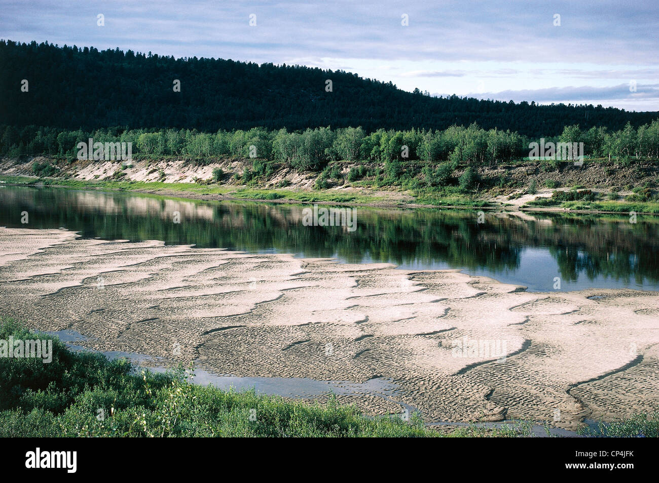 -Finnmark - Norwegen in Karasjok. Der Tana-Fluss Stockfoto