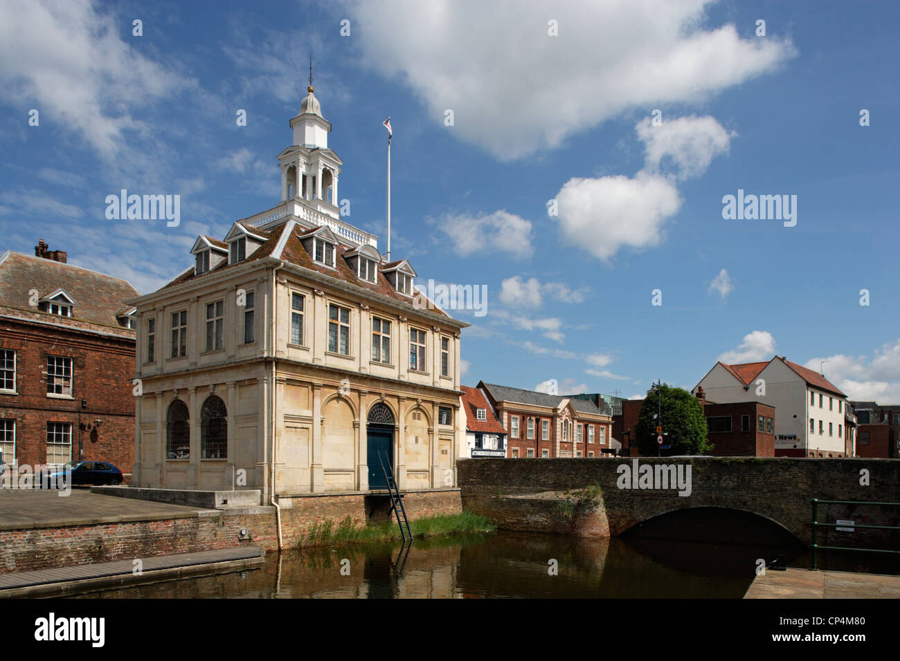 United Kingdom - England - Norfolk - King's Lynn. Purfleet Quay, holländischen Stil Custom House (erbaut von Henry Bell, 1683). Stockfoto