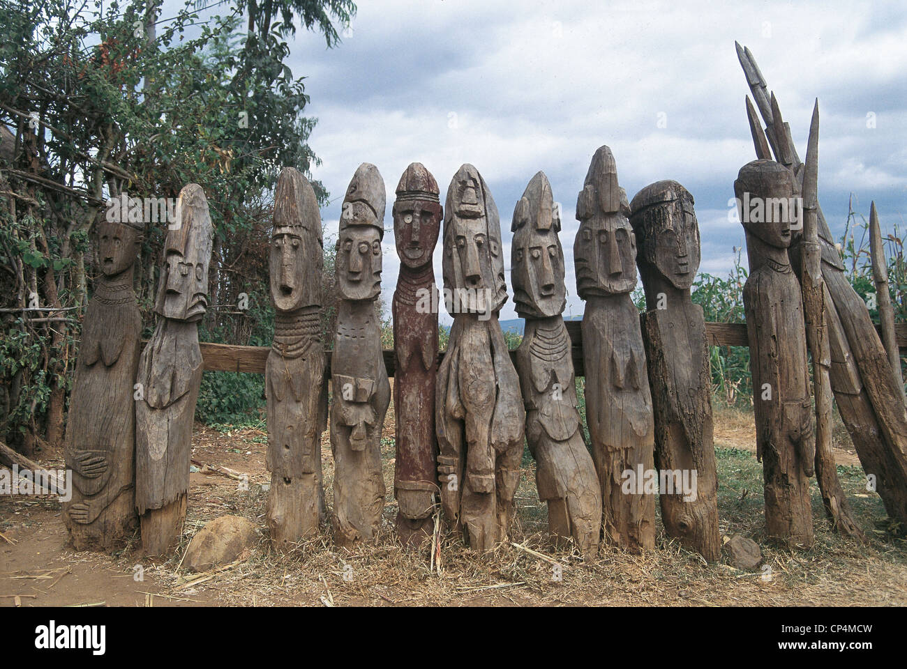 Äthiopien - Konso Around - Funerary Stele der Konso ethnische Bevölkerung. Stockfoto