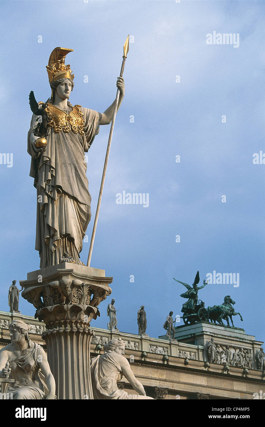 Österreich - Wien, Parlament und Brunnen Pallas Athene Stockfoto