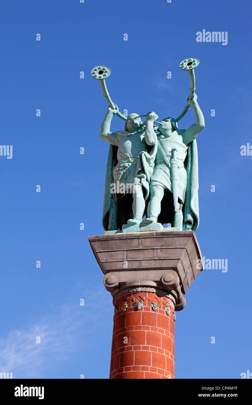 Der Lure Spieler, das Denkmal auf dem Rathausplatz in Kopenhagen, Dänemark, an einem klaren, sonnigen Tag im Frühling. Stockfoto