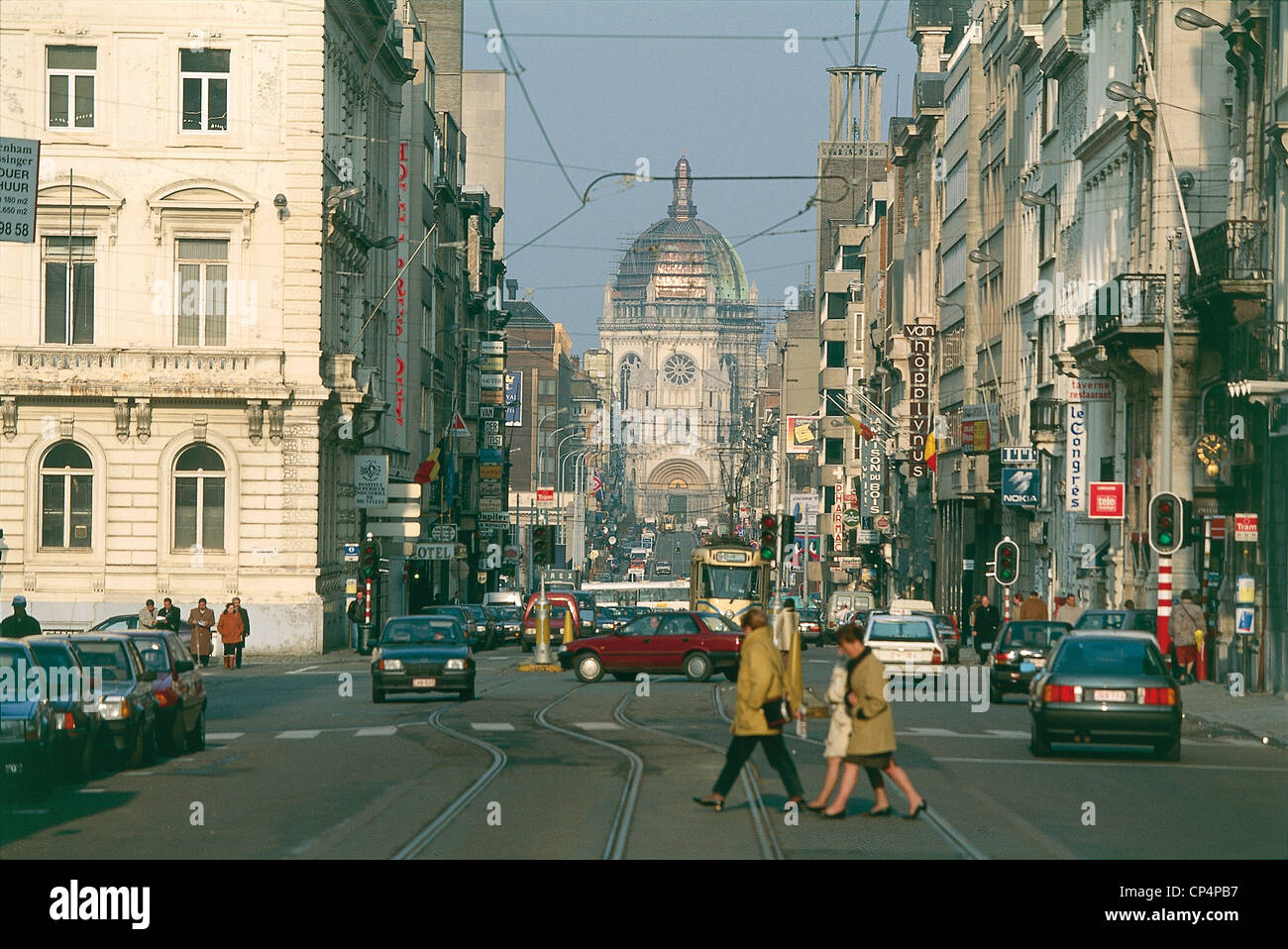 Belgien - Brüssel. La Rue Royale, im Hintergrund die Kirche von Jesus'. Stockfoto