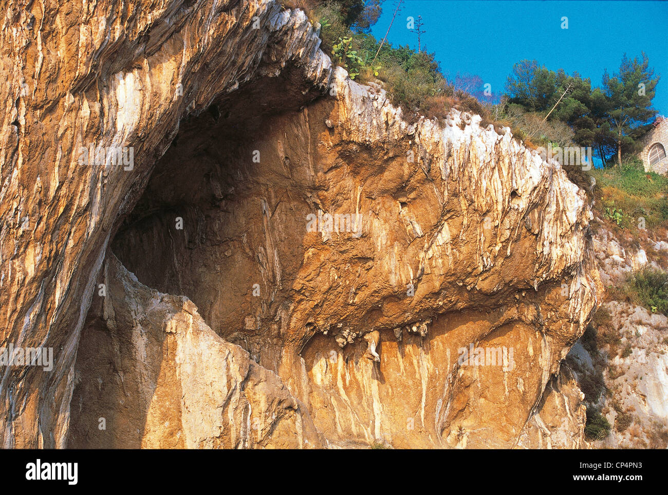 Ligurien Balzi Rote Höhle Stockfoto