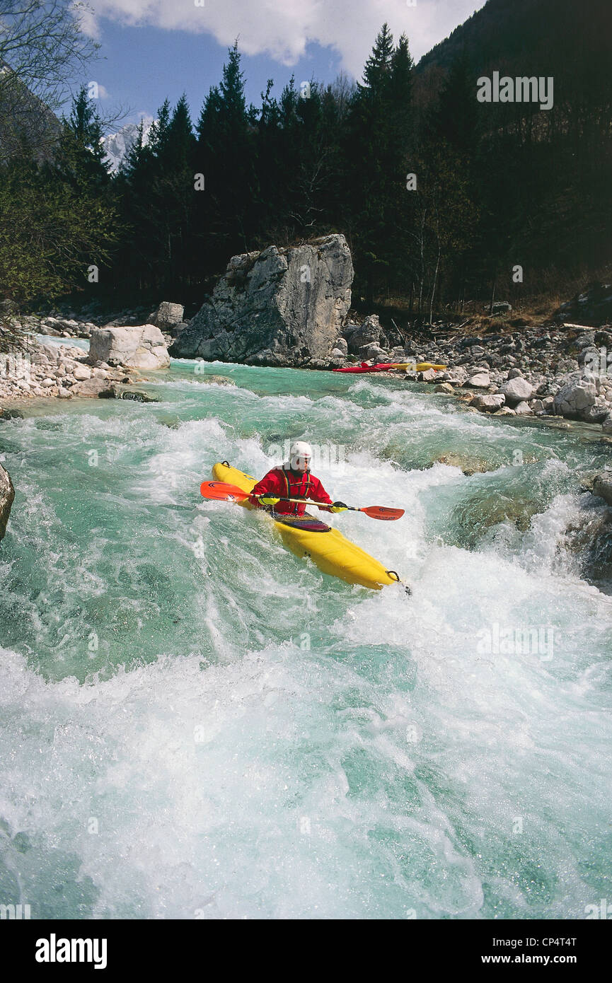 Slowenien - Nationalpark Triglav (Triglav Narodni Park), Bootsfahrten auf dem Fluss Isonzo (Soca), in der Nähe von Bovec. Stockfoto